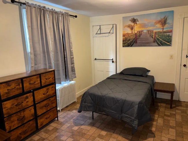 Photo - 483 Dexter St