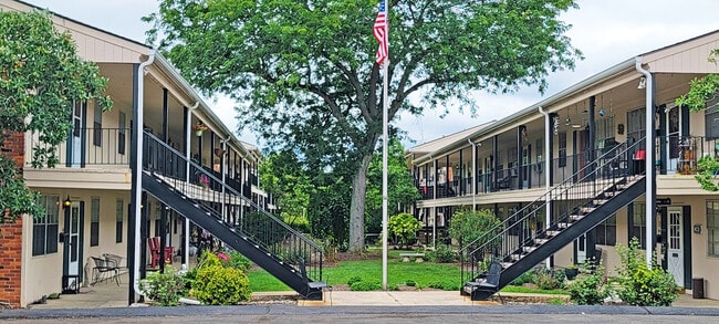 Lyn Village