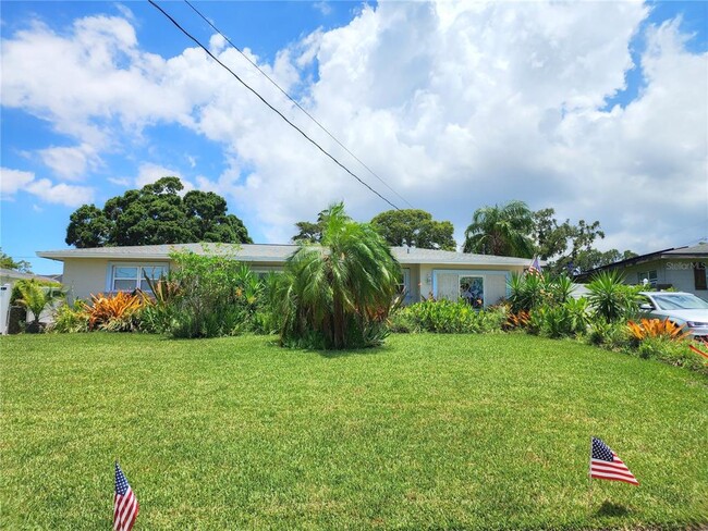 Photo - 11645 Oxford St