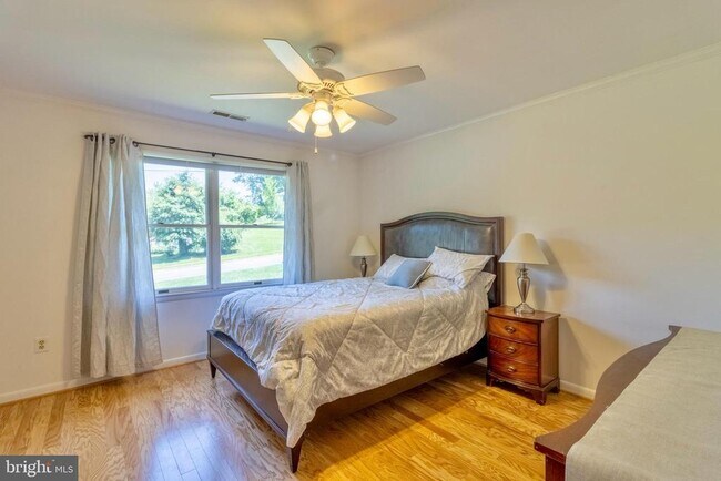 Photo - 7613 Hamlet St