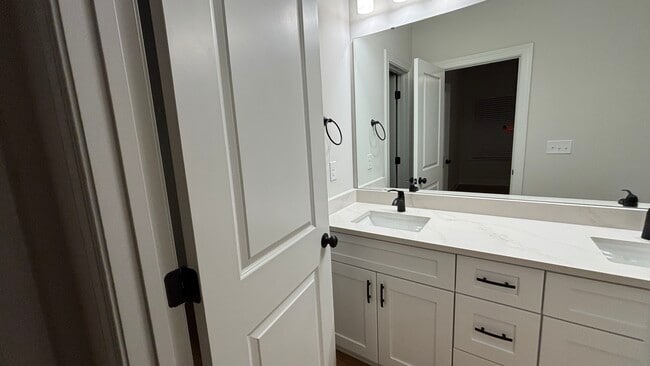 Photo - 4817 Victoria Ave