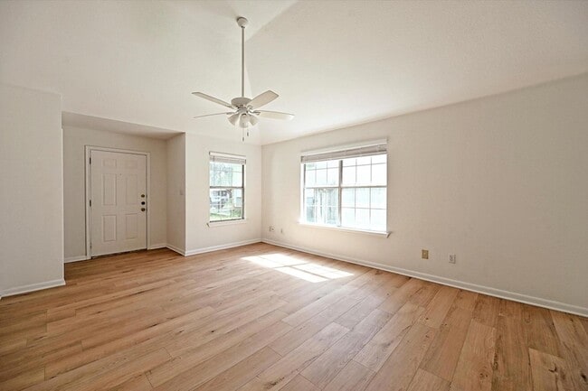 108 N Mockingbird Cir