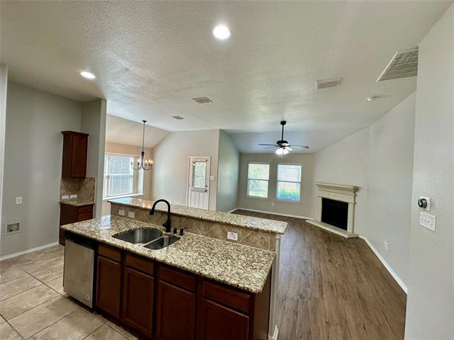 Photo - 905 Silverthorne Dr