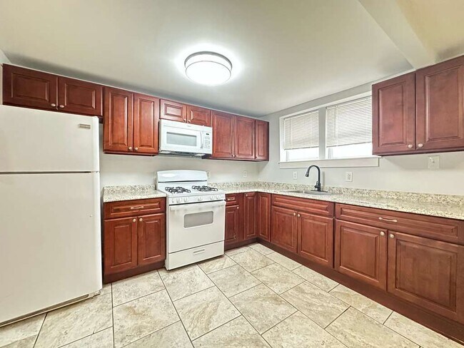 Building Photo - 5731 Reedland St Rental