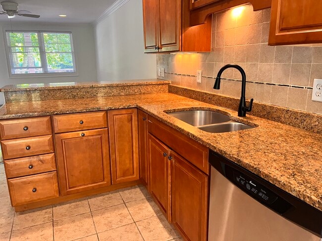 Photo - 33 Starr Dr W Unit 1