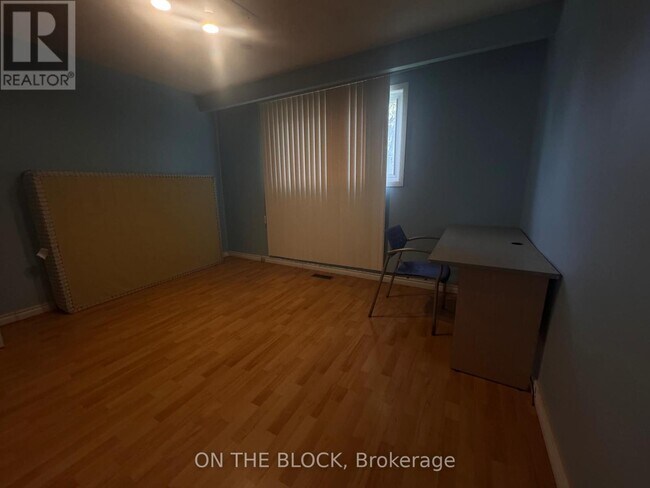Photo - 33 Harrington Crescent