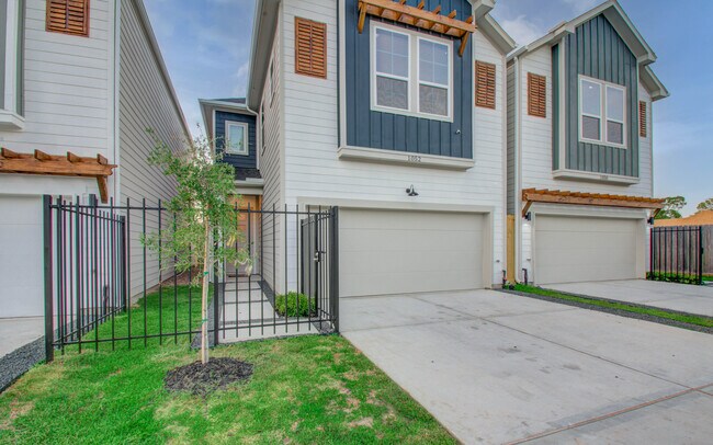 Photo - 1052 Mansfield St