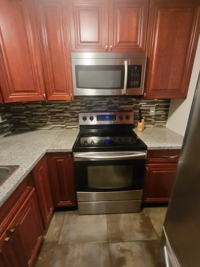 Kitchen - 39 Pleasant St Unit B22