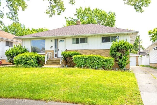 Building Photo - FULLY FURNISHED ACED 3 BED 1.5 BATH SINGLE... Rental