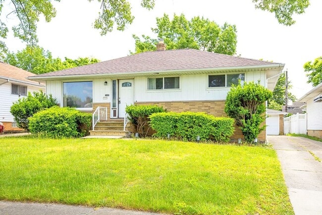 Photo - FULLY FURNISHED ACED 3 BED 1.5 BATH SINGLE...