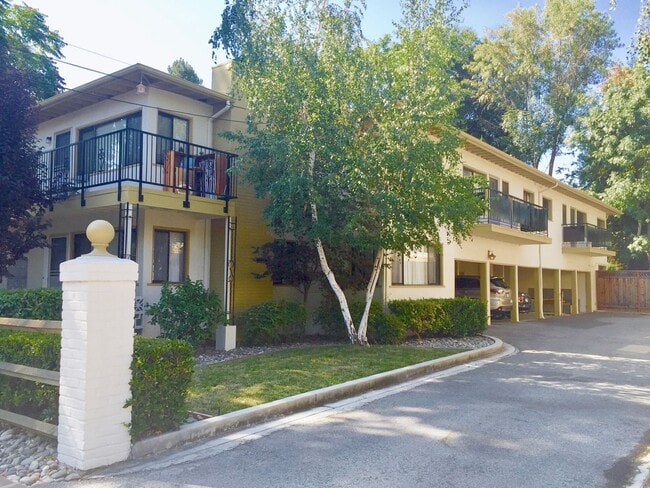 Photo - Laurel Court Apartments