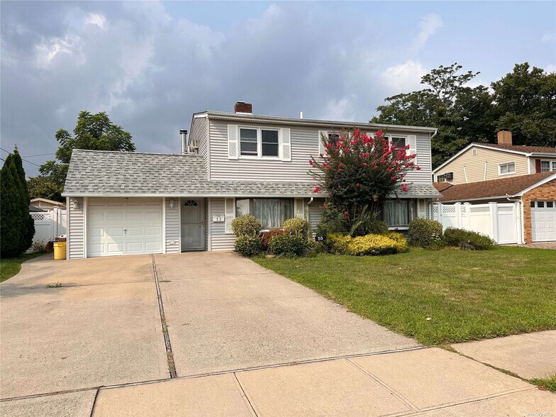 House For Rent In Hicksville