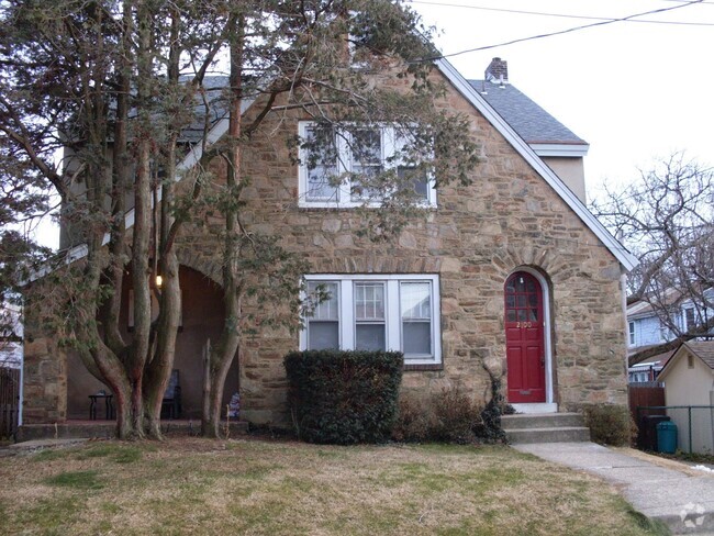 Building Photo - 2100 N Franklin St Unit B Rental