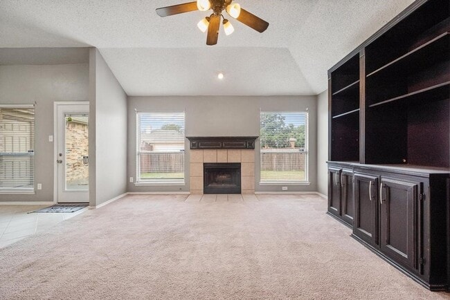 Photo - 7700 Glenoaks Dr