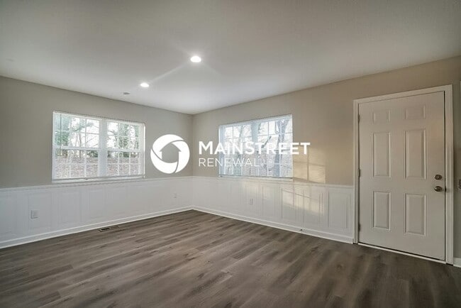 Photo - 3 Bedroom Pet-Friendly Home in OAK RIDGE, TN with Main Street Renewal