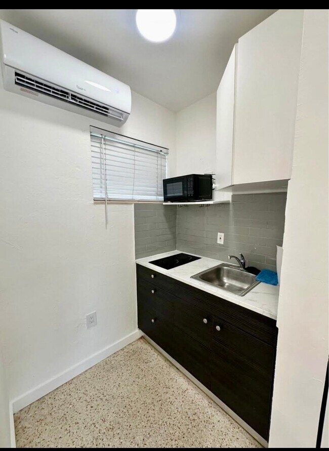 401 SW 8th Ct Unit 2