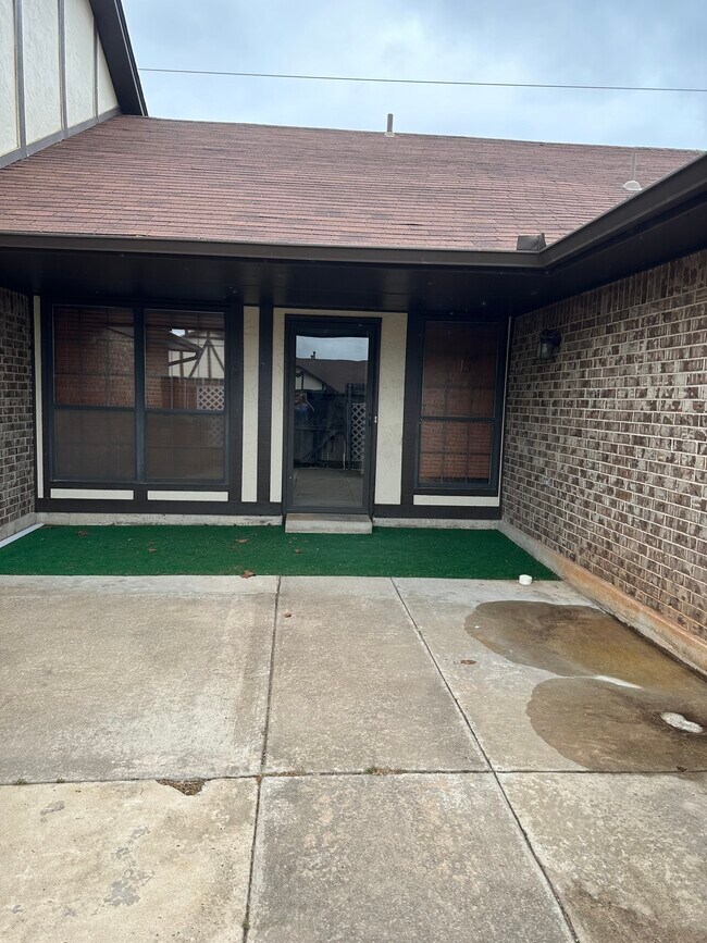 9105 Stonegate Townhome Townhome Rental in Midwest City OK