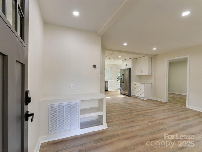 Photo - 2721 Mayflower Rd