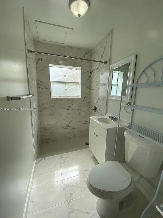 Photo - 2126 NW Flagler Terrace Unidad 2