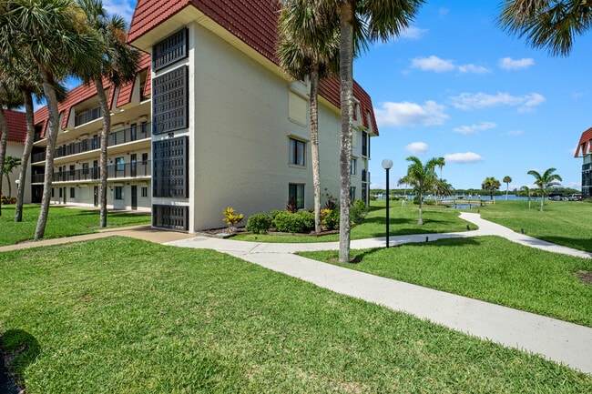Building Photo - 760 S Brevard Ave Unit 121 Rental