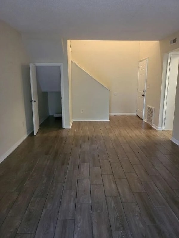 Photo - 106 E Rhodes Dr