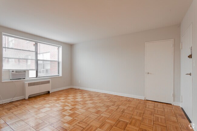 1BR, 1BA - 750SF