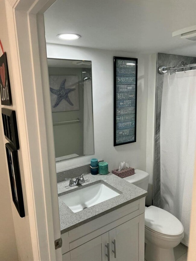 Building Photo - 2101 21st Ln