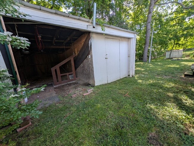 Photo - 321 E 15th St House
