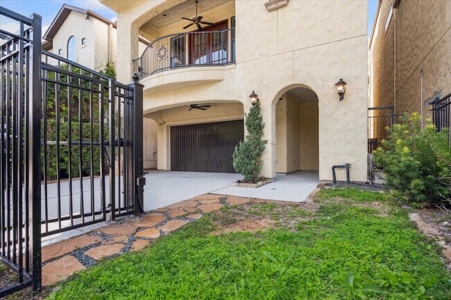 Photo - 3614 Lancashire St