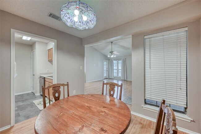 Photo - 1202 Thorpe Ln Unidad 616