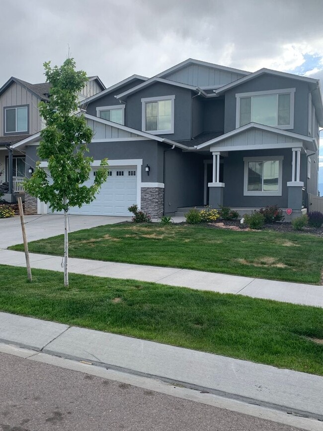 Building Photo - $2828 | 6BR/4BR | Fully Furnished Home in ...