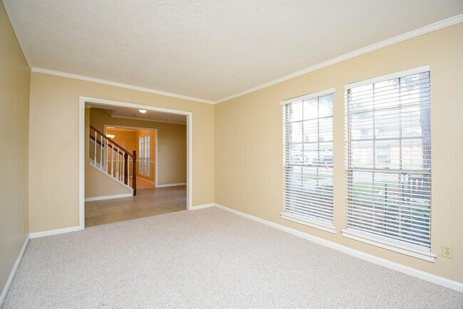 Photo - 910 Shillington Dr