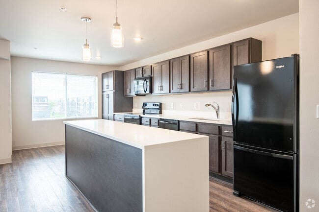 1BR, 2BA - 962SF