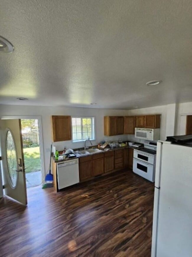 Photo - 4 Bed 2 Bath House for Rent