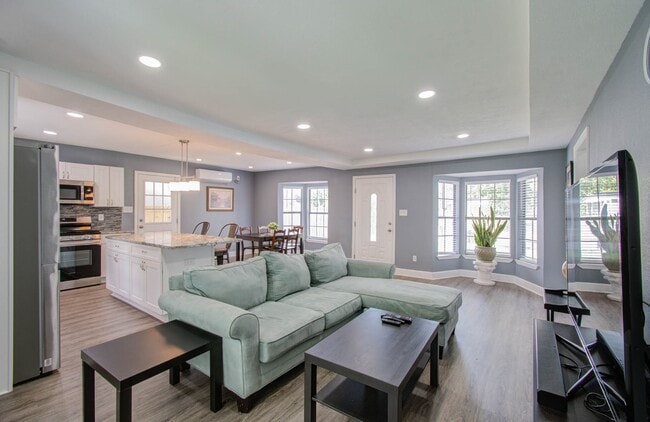 Photo - 3330 Kelton St