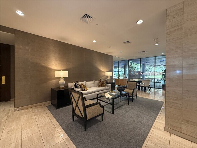 Photo - 15 Greenway Plz Unidad 10D