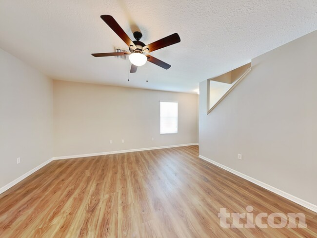 3799 Crossline Dr
