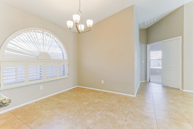 Photo - 672 E Lovegrass Dr