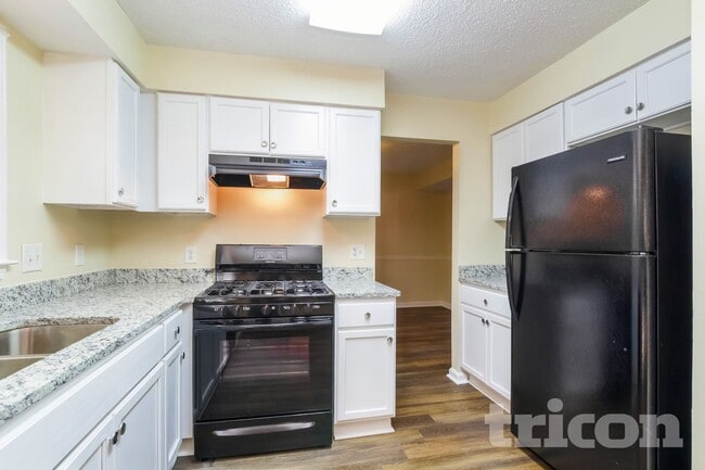 Photo - 4939 Clubgreen Summit