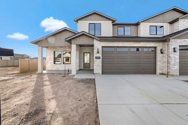 Building Photo - New Build | Twin Falls Townhome! | 541 Canyon Falls Drive