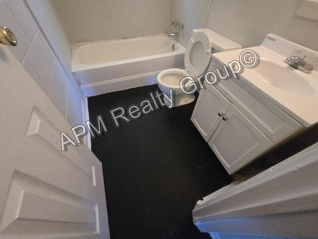 Building Photo - Two bedroom apartment off Harden Street