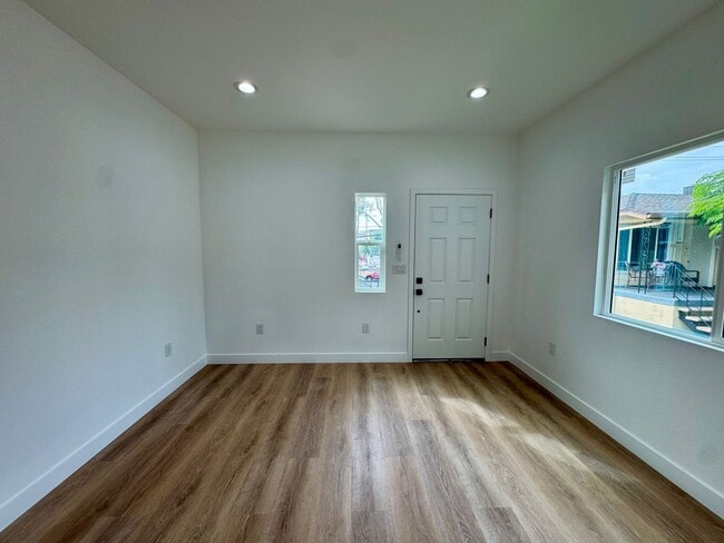 Photo - Large New Construction 1 bed 1 Bath Apartment for Rent In Long Beach! Unidad 8