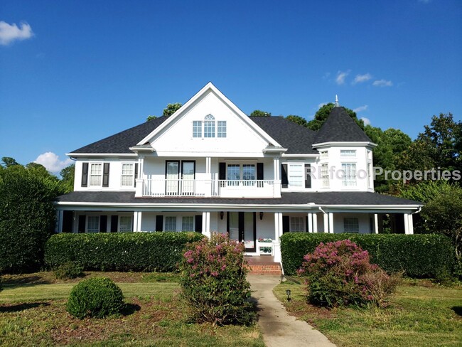 Stunning 6 Bedroom Home w/ Private Backyar... - Stunning 6 Bedroom Home w/ Private Backyar...