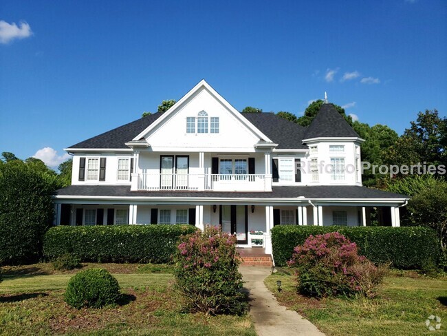 Building Photo - Stunning 6 Bedroom Home w/ Private Backyar...