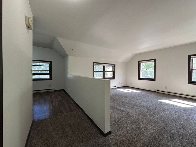 Building Photo - 822 3rd St