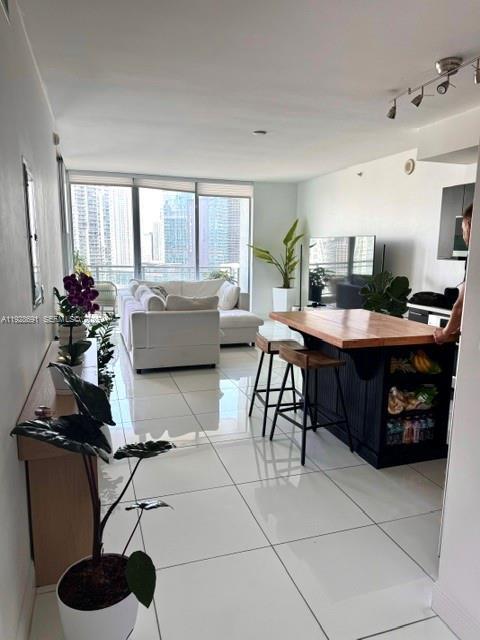 Photo - 90 SW 3rd St Unidad 3112