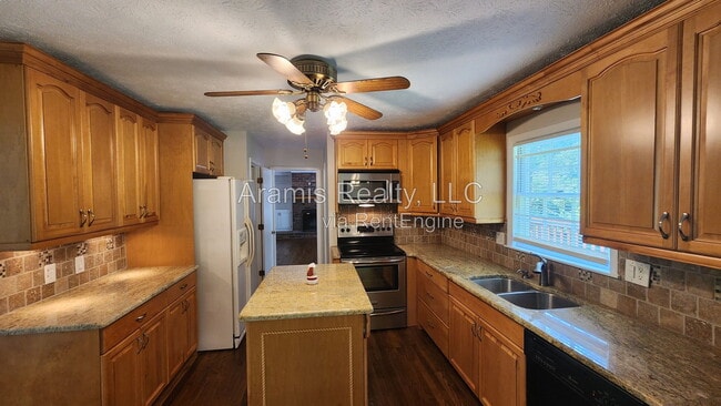 Photo - 829 Bradford Ct SW