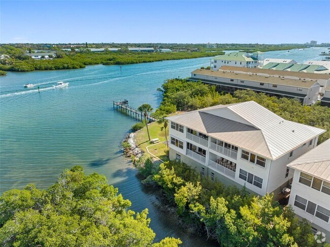 Building Photo - 19829 Gulf Blvd Unit 704 Rental