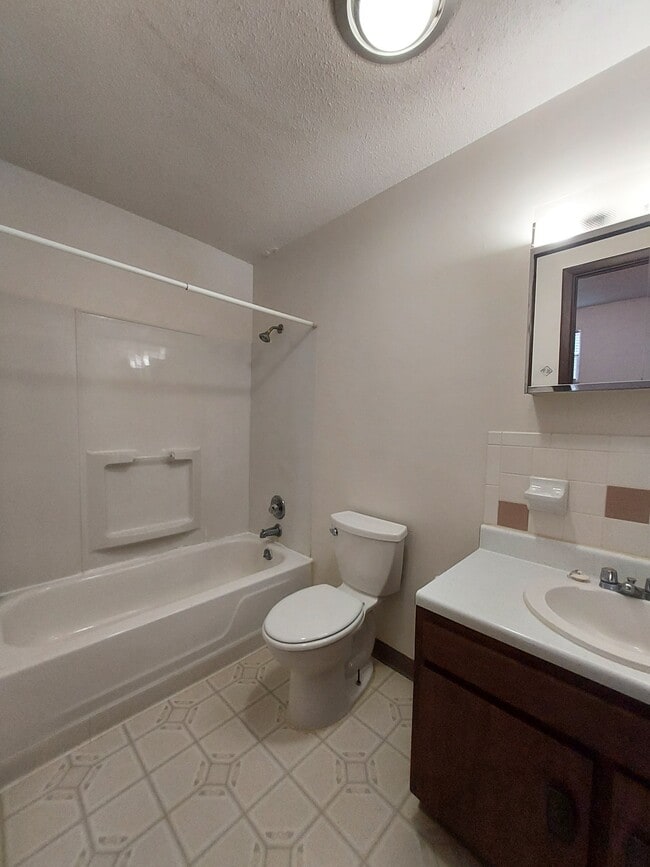 Photo - 187 Buckingham St Unit C