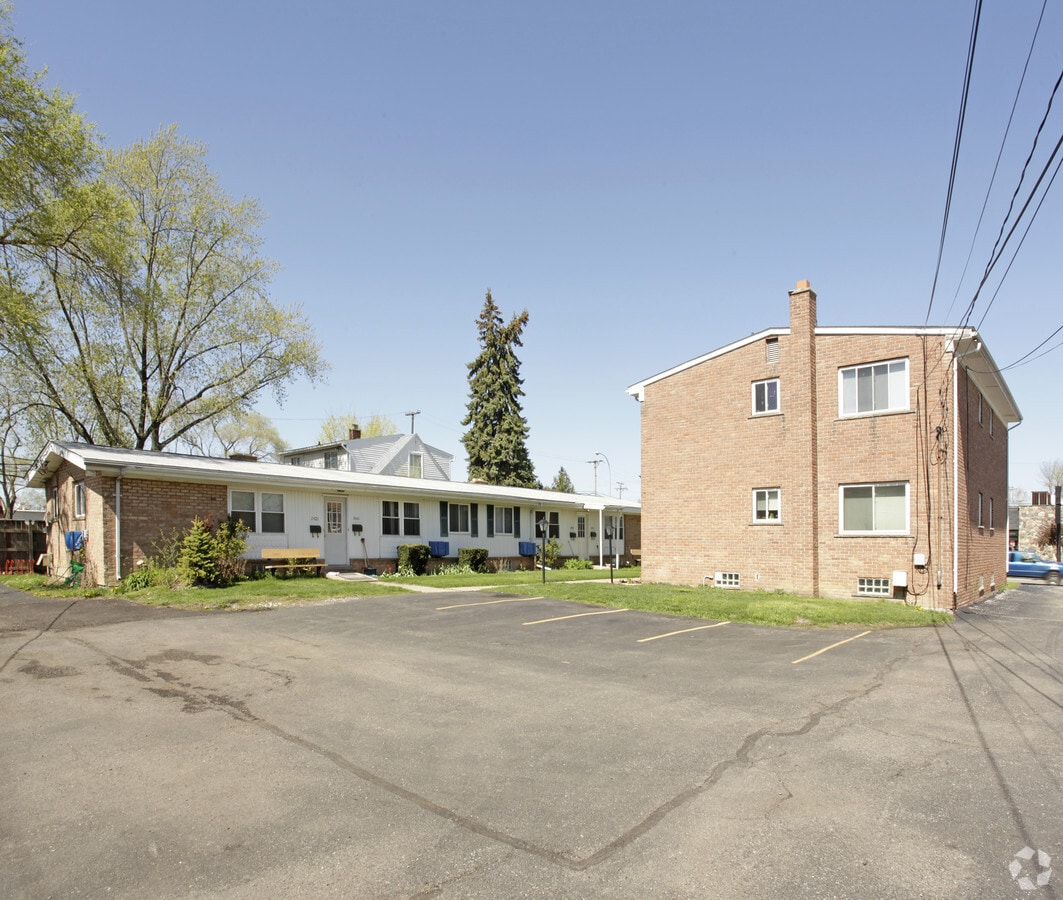 Photo - 2415-2423 W 14 Mile Rd Apartamentos